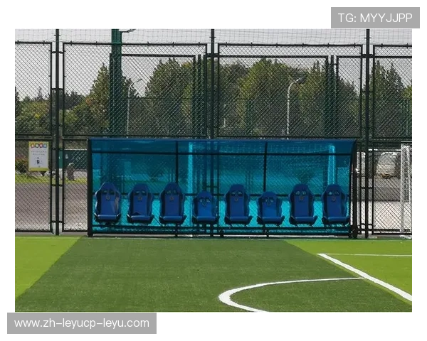 足球替补席布置是否有助于教练在比赛中快速做出人员调整 足球替补席布置是否有助于教练在比赛中快速做出人员调整